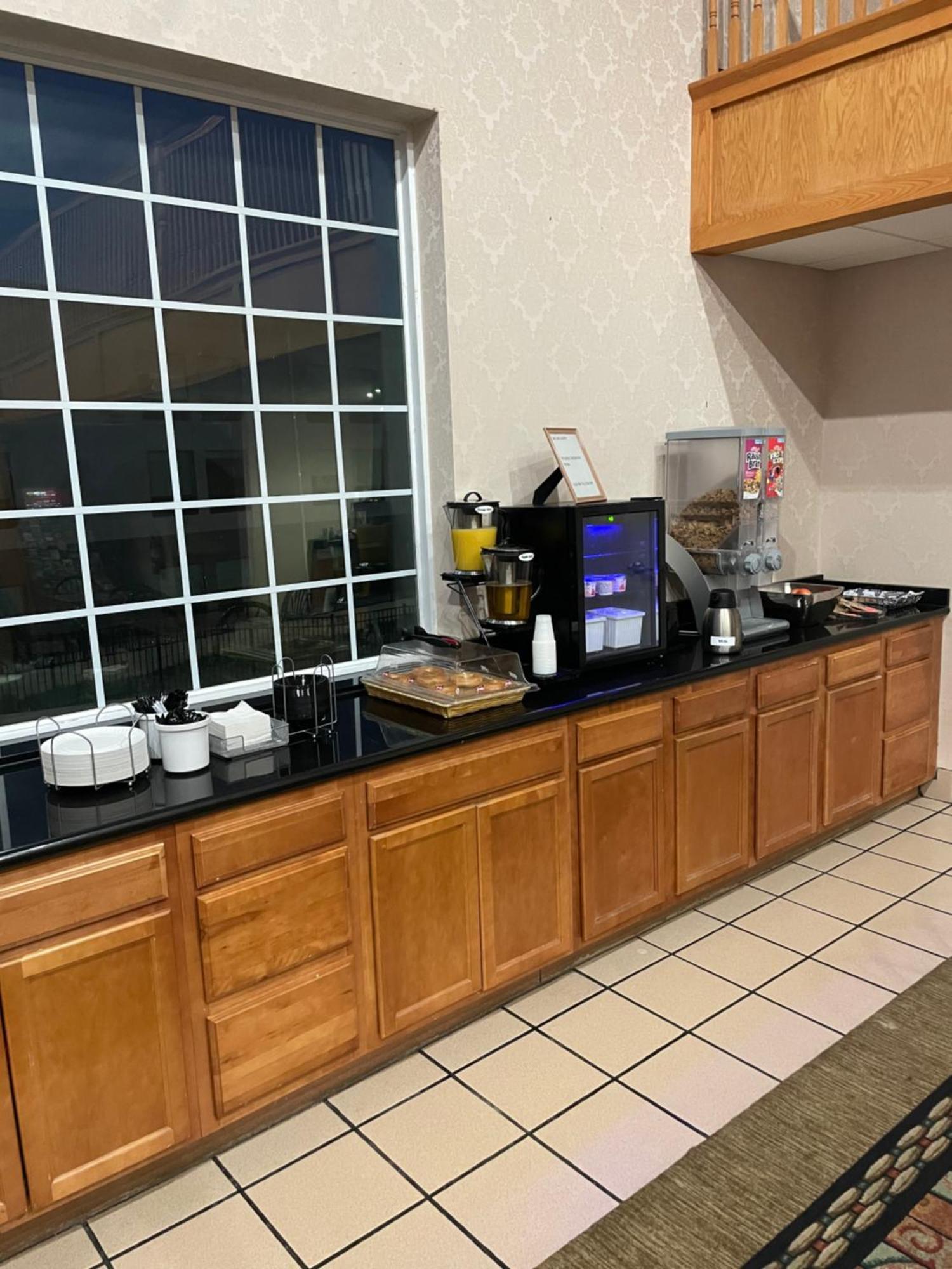 Hotel Super 8 By Wyndham Hershey North 2*